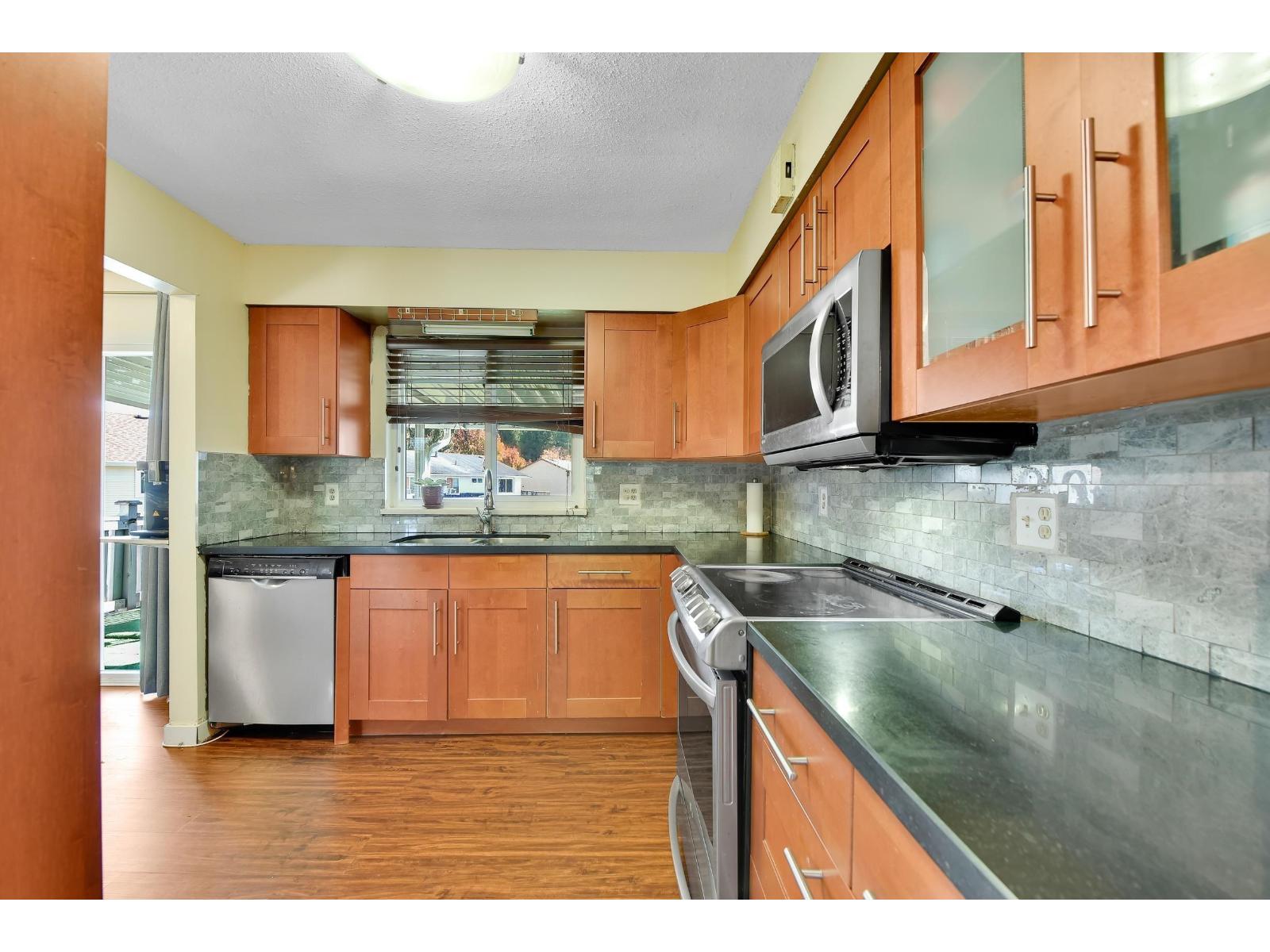 Photo 14 of 13088 65 A Avenue, Surrey BC