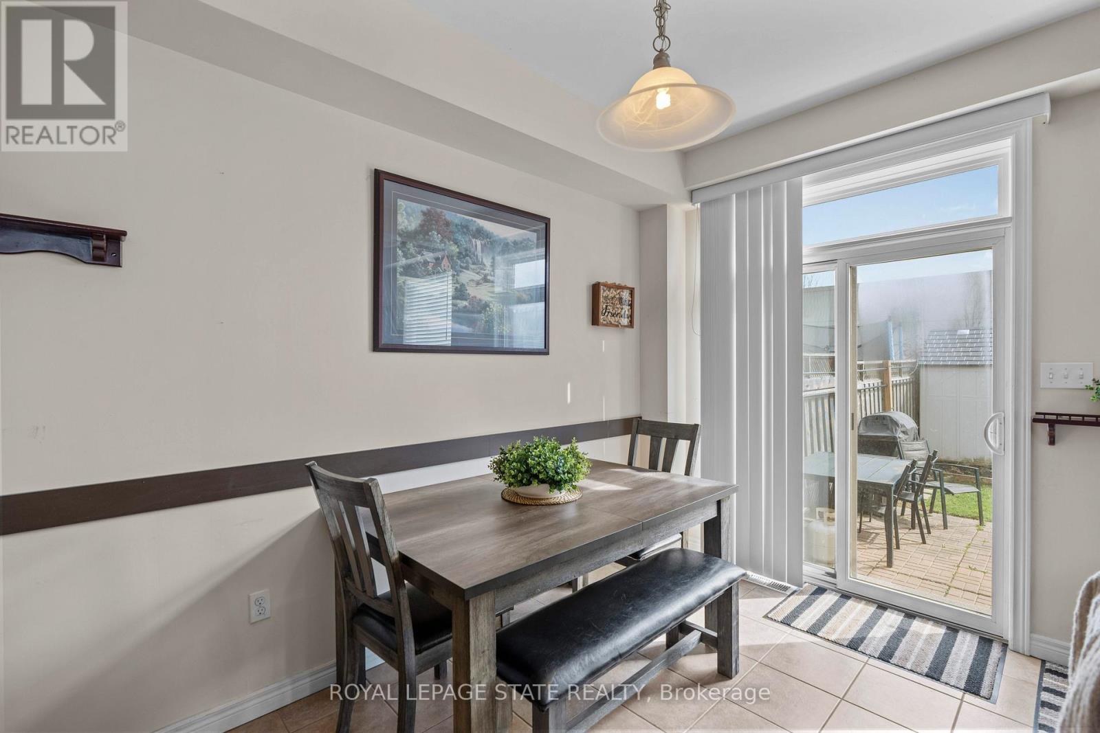 Photo 4 of 27 Marina Point Crescent, Hamilton ON