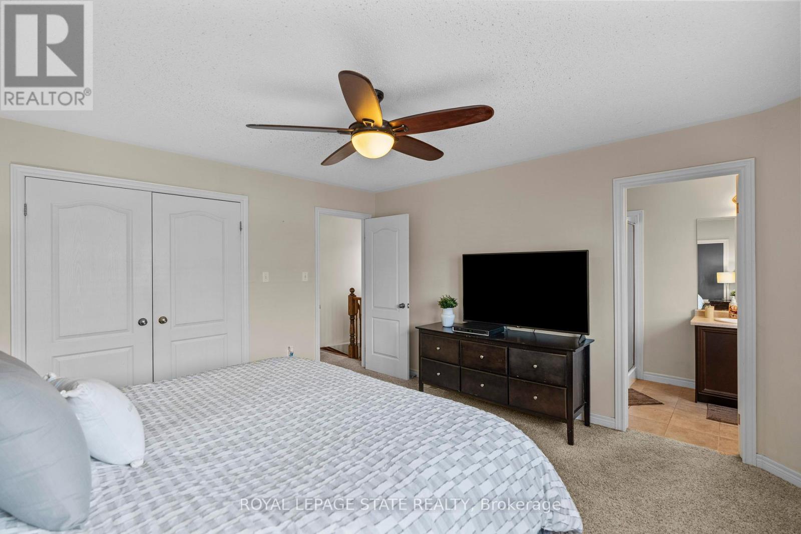 Photo 7 of 27 Marina Point Crescent, Hamilton ON