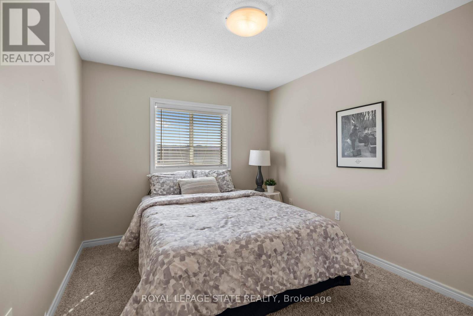 Photo 23 of 27 Marina Point Crescent, Hamilton ON
