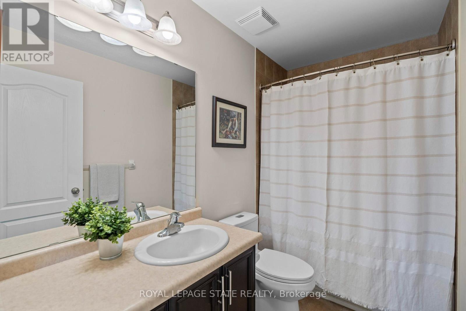 Photo 9 of 27 Marina Point Crescent, Hamilton ON