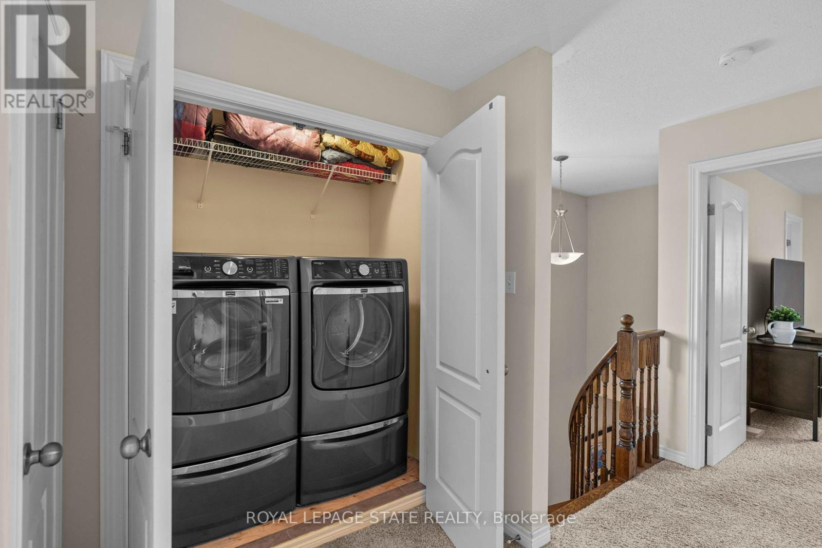 Photo 13 of 27 Marina Point Crescent, Hamilton ON