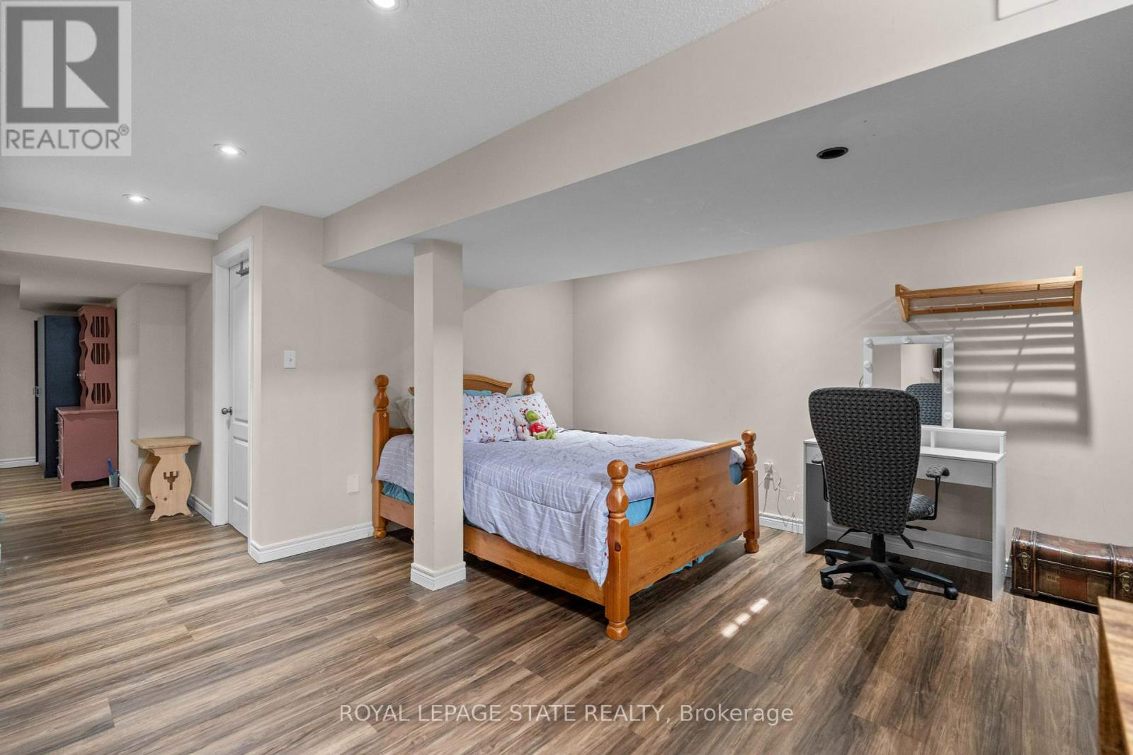 Photo 2 of 27 Marina Point Crescent, Hamilton ON