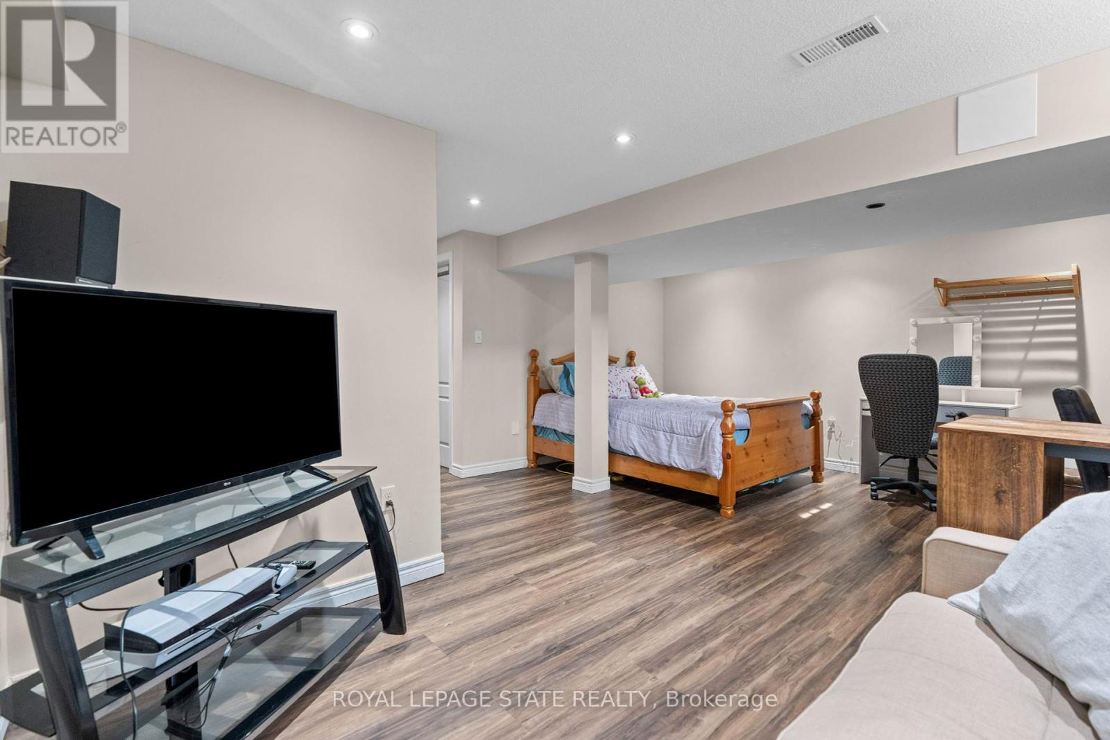 Photo 14 of 27 Marina Point Crescent, Hamilton ON