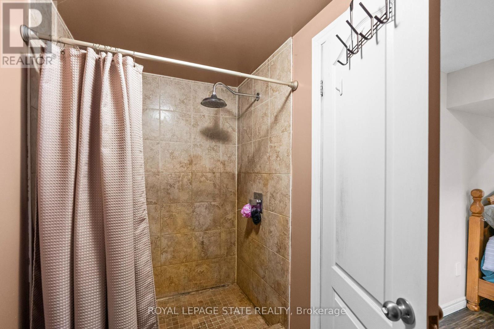 Photo 20 of 27 Marina Point Crescent, Hamilton ON