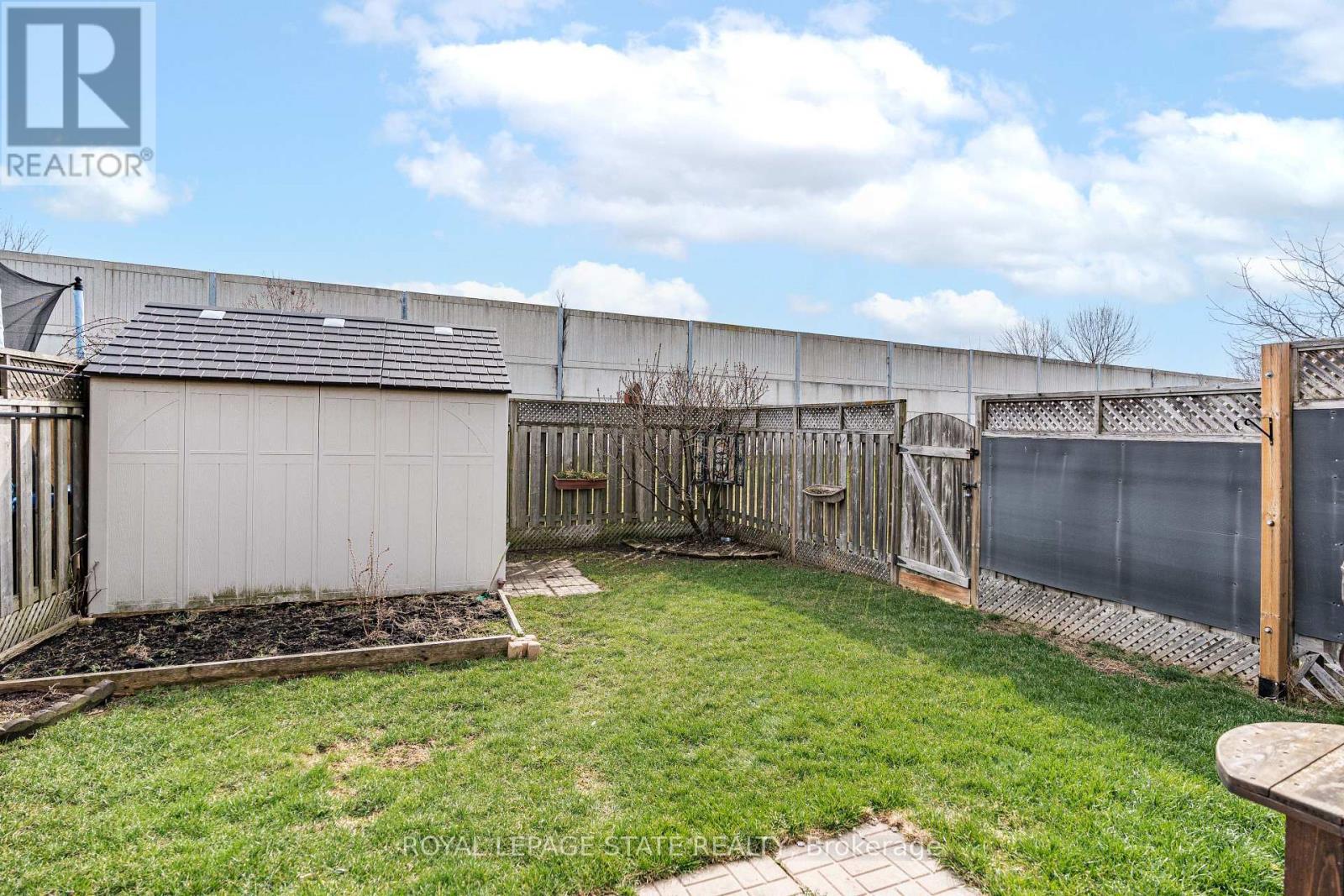 Photo 15 of 27 Marina Point Crescent, Hamilton ON