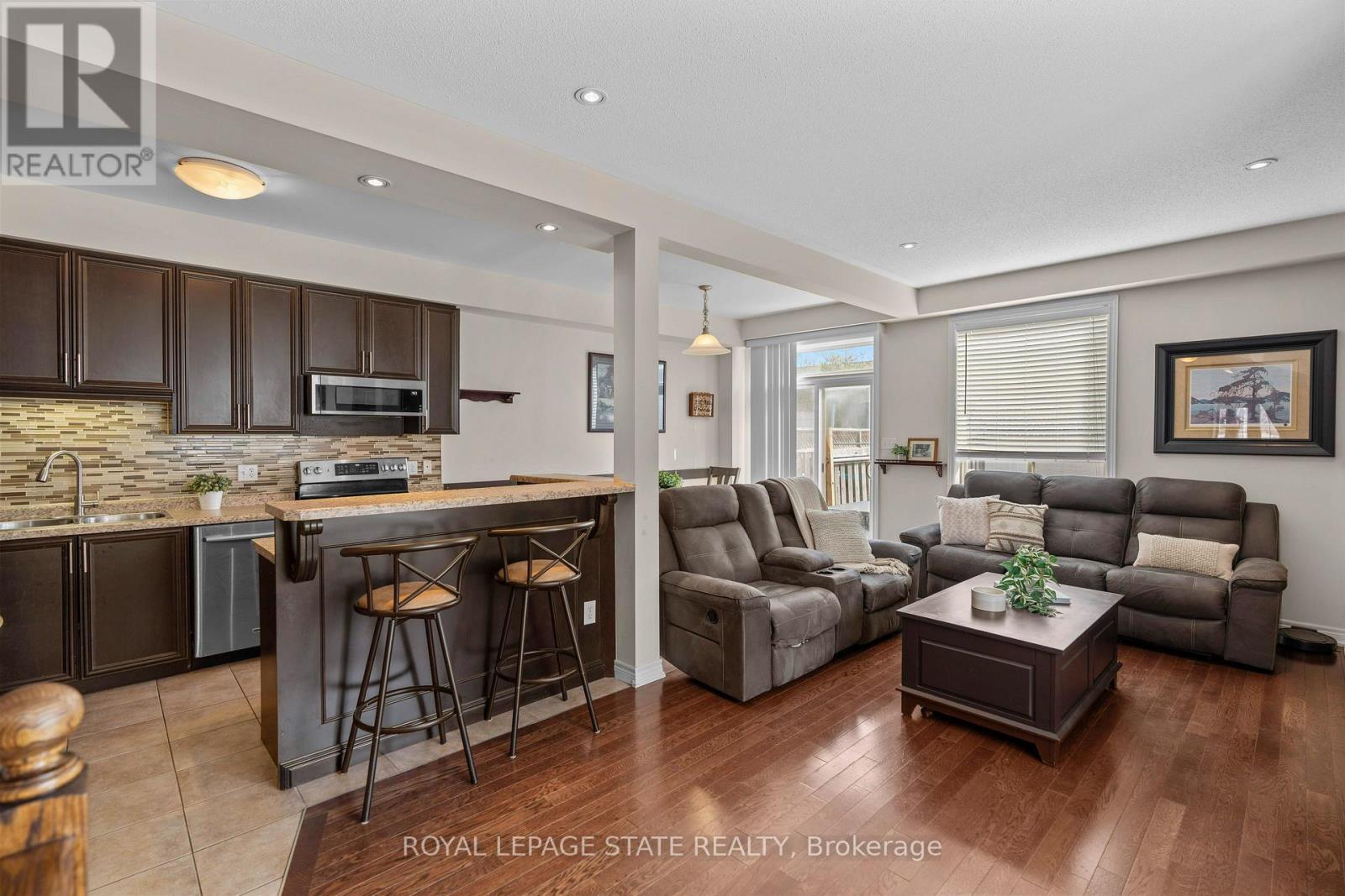 Photo 19 of 27 Marina Point Crescent, Hamilton ON
