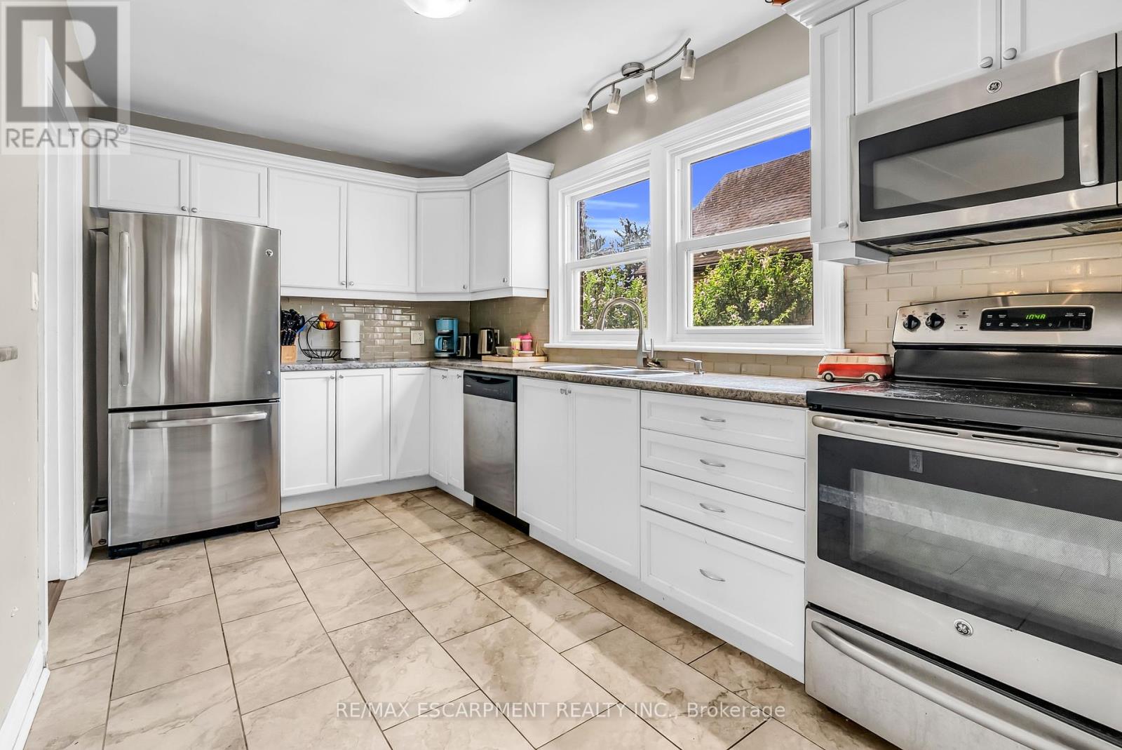 Single Family House for Sale in  CLOVERDALE AVENUE Hamilton (Rosedale) 