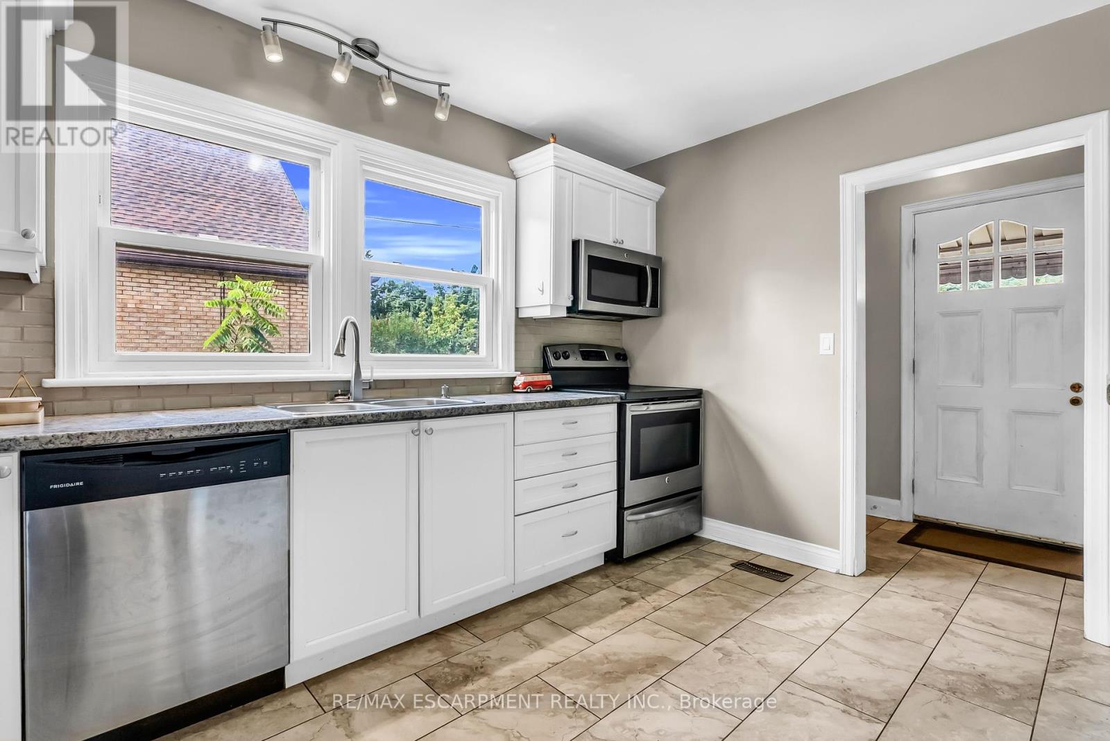 Single Family House for Sale in  CLOVERDALE AVENUE Hamilton (Rosedale) 
