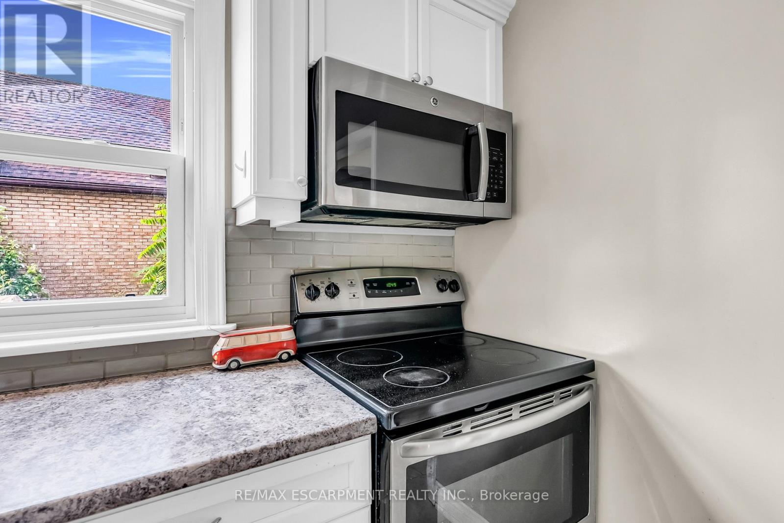 Single Family House for Sale in  CLOVERDALE AVENUE Hamilton (Rosedale) 