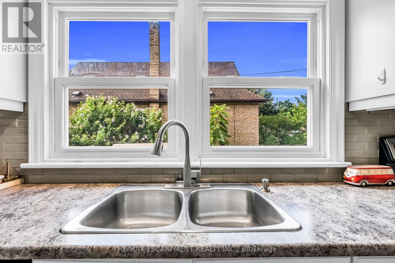Single Family House for Sale in  CLOVERDALE AVENUE Hamilton (Rosedale) 