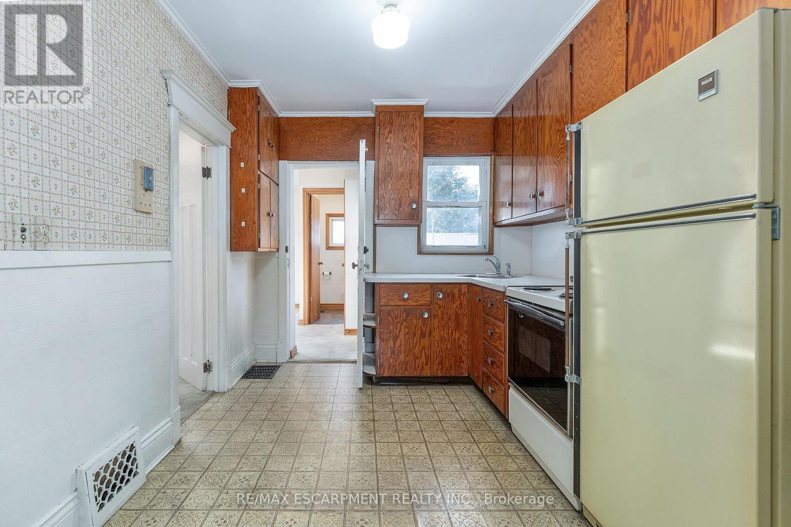 Photo 12 of 62 Alpine Avenue, Hamilton ON
