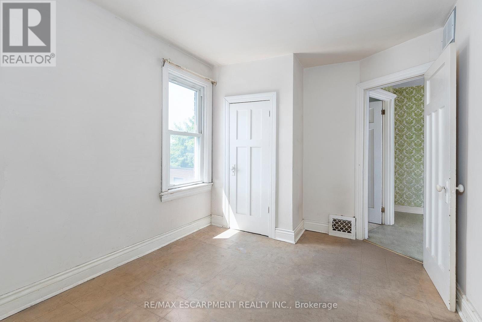Photo 10 of 62 Alpine Avenue, Hamilton ON
