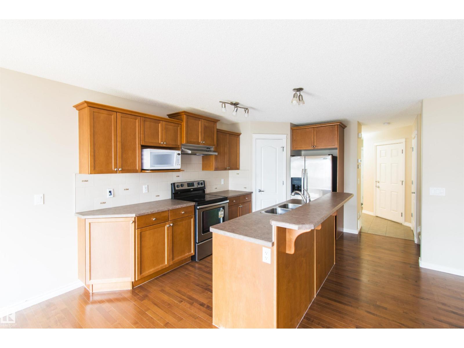 Photo 2 of 1618 64 St Sw, Edmonton AB