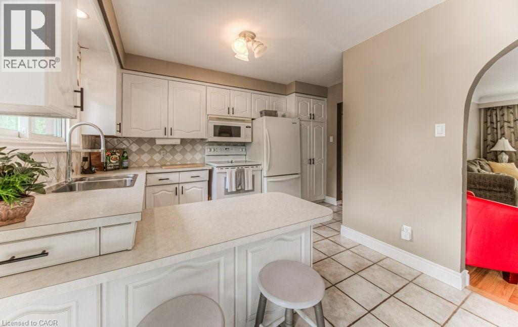 Photo 15 of 11 Coach Hill Drive, Kitchener ON
