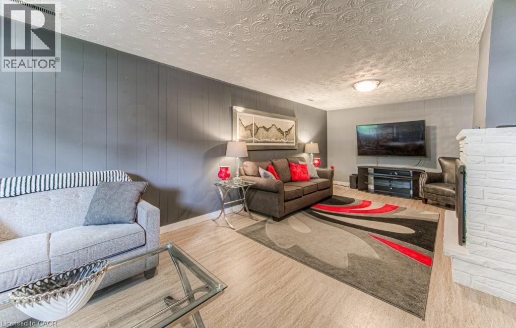 Photo 25 of 11 Coach Hill Drive, Kitchener ON