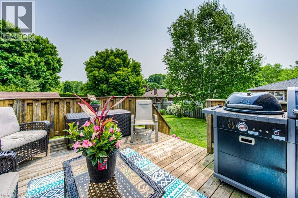 Photo 40 of 11 Coach Hill Drive, Kitchener ON