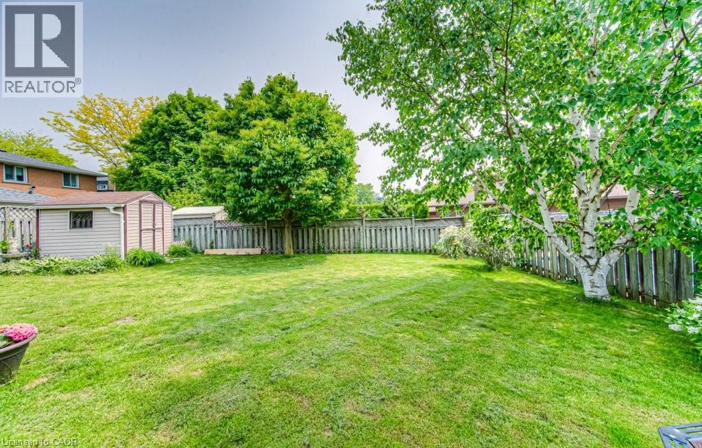 Photo 34 of 11 Coach Hill Drive, Kitchener ON