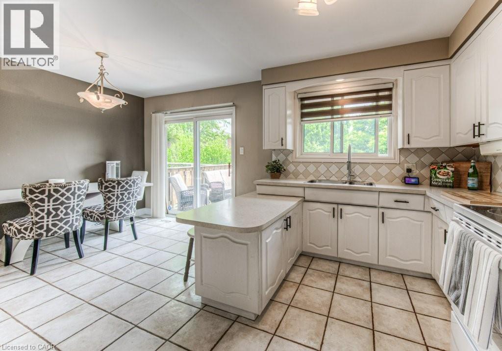 Photo 17 of 11 Coach Hill Drive, Kitchener ON