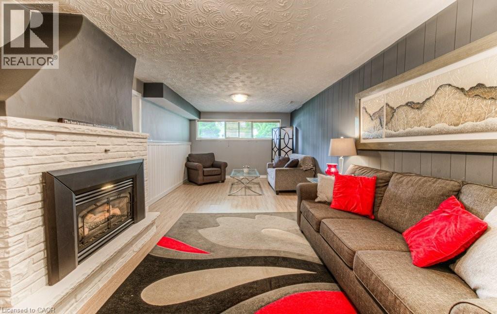 Photo 28 of 11 Coach Hill Drive, Kitchener ON