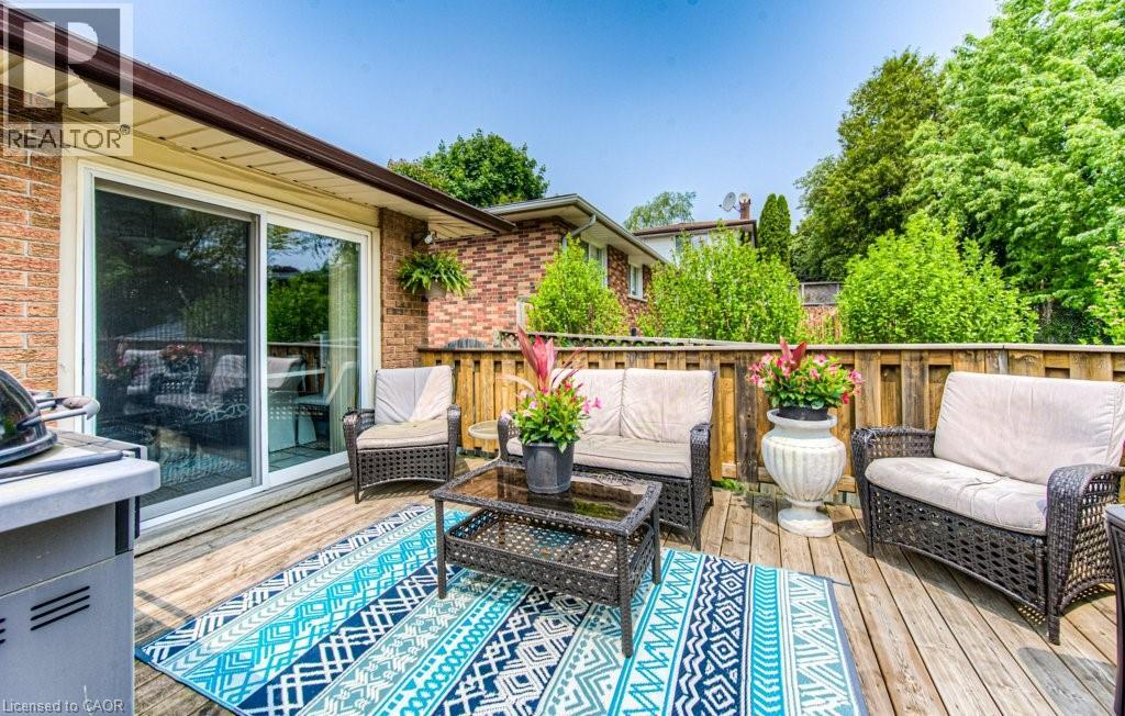 Photo 38 of 11 Coach Hill Drive, Kitchener ON
