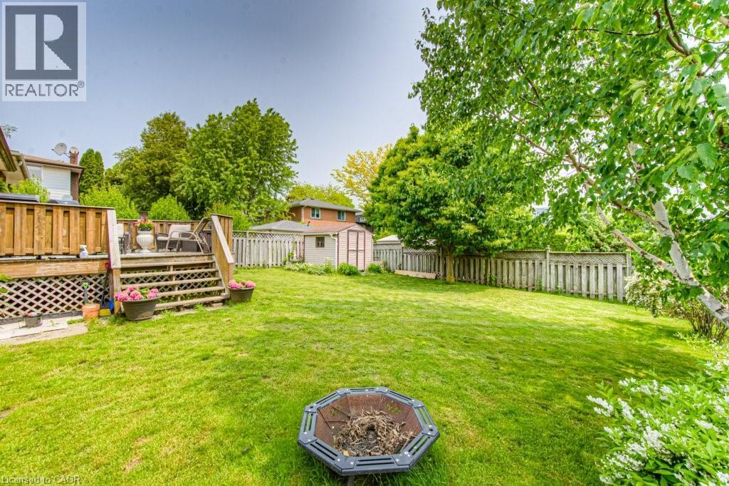 Photo 33 of 11 Coach Hill Drive, Kitchener ON