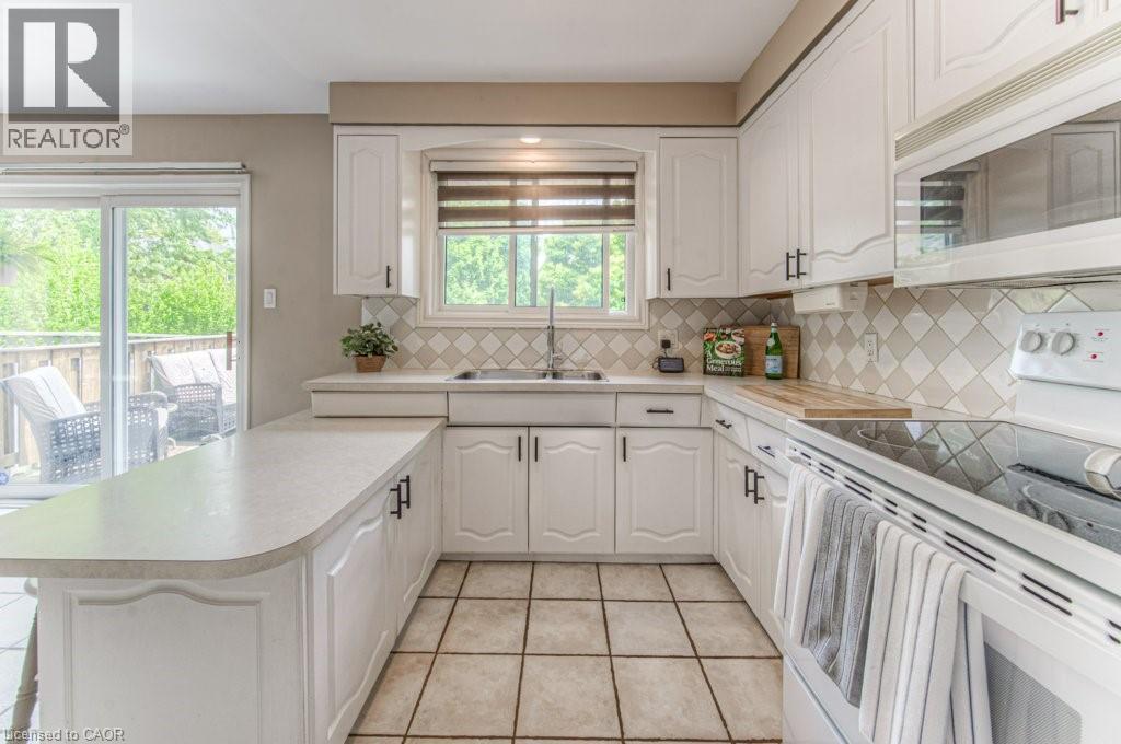 Photo 16 of 11 Coach Hill Drive, Kitchener ON