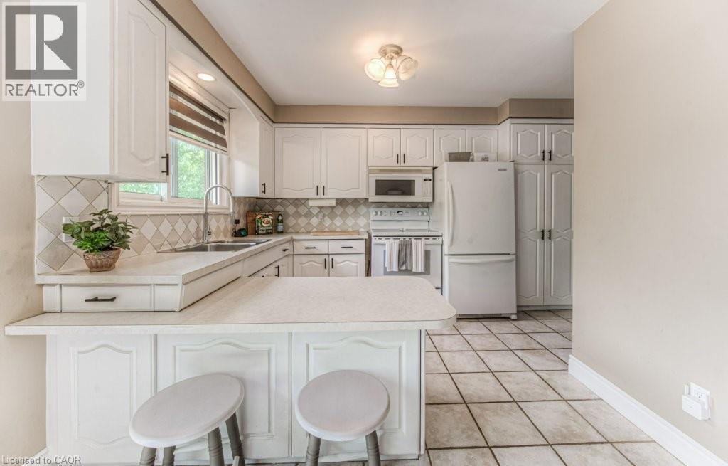 Photo 14 of 11 Coach Hill Drive, Kitchener ON