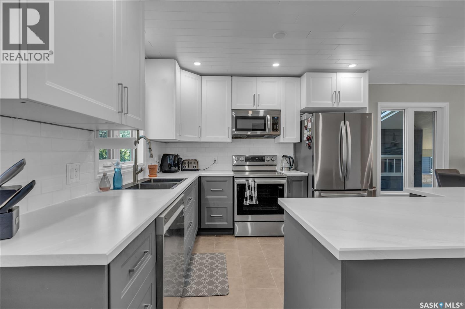 Photo 42 of 106 Wood Crescent, Assiniboia SK