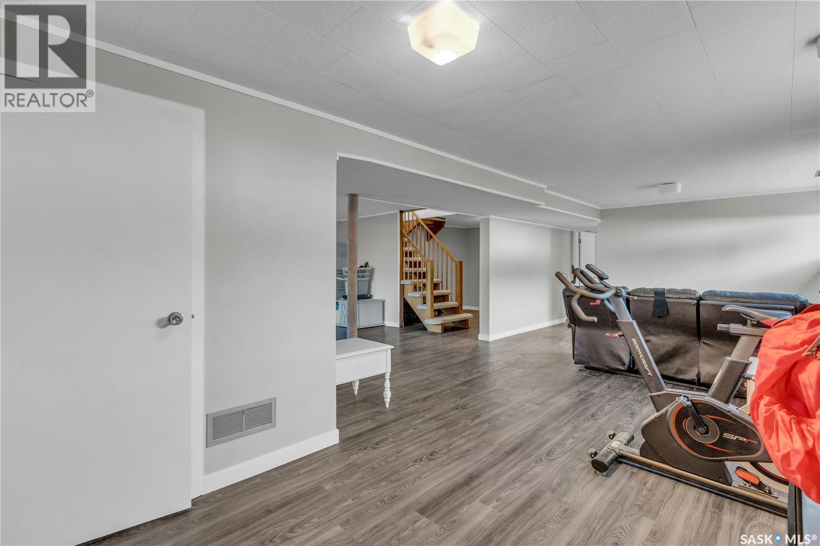 Photo 7 of 106 Wood Crescent, Assiniboia SK
