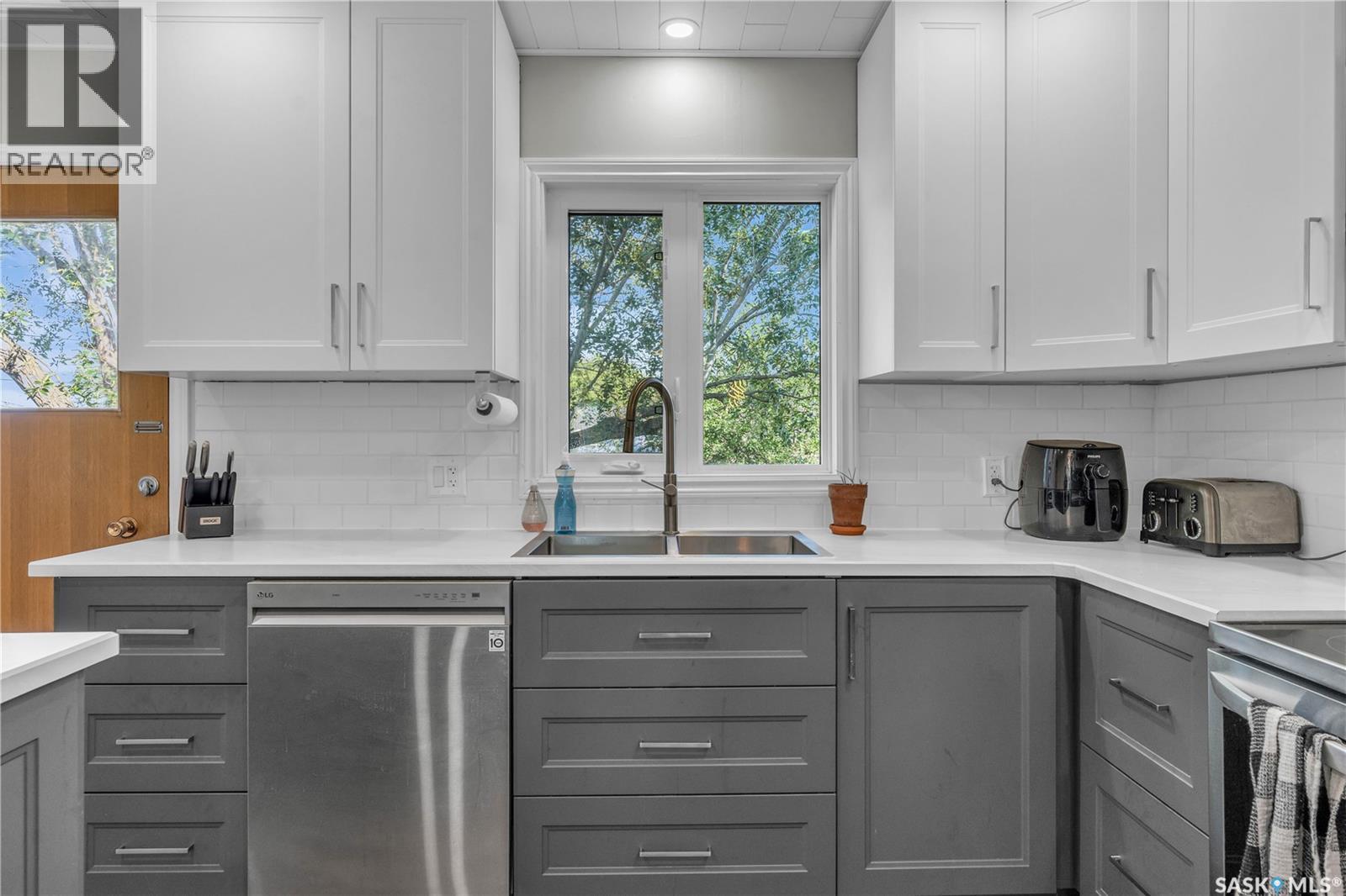 Photo 13 of 106 Wood Crescent, Assiniboia SK
