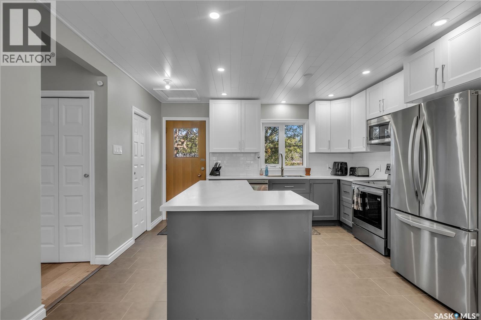 Photo 15 of 106 Wood Crescent, Assiniboia SK