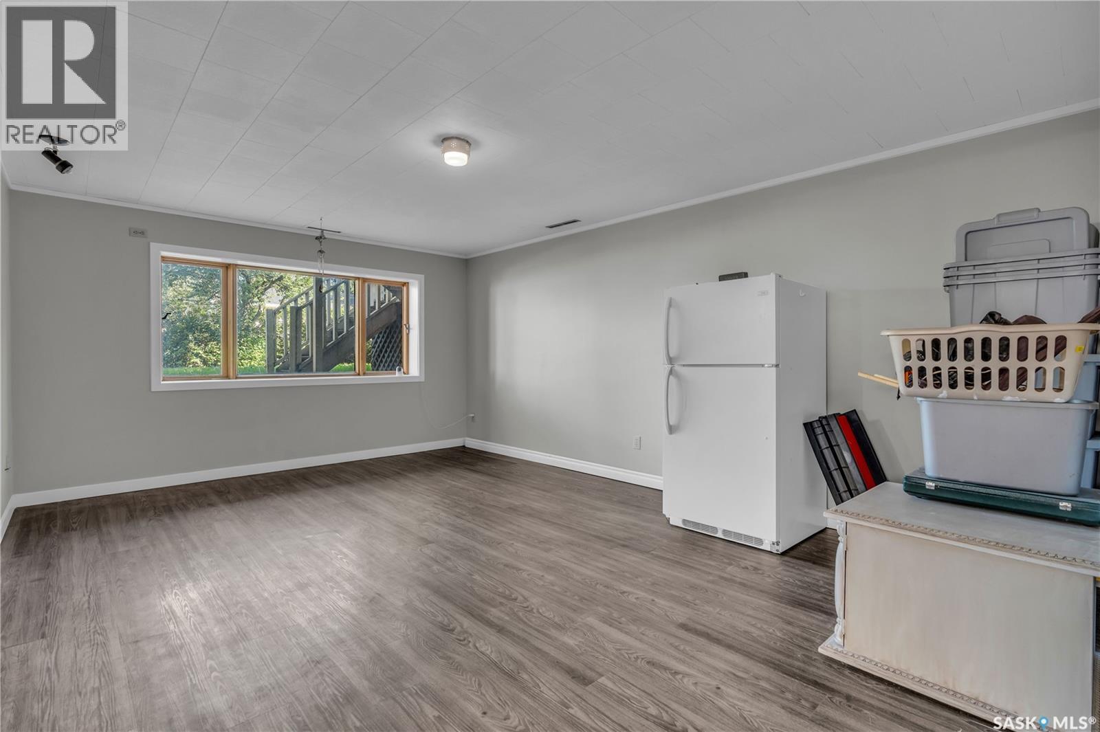 Photo 17 of 106 Wood Crescent, Assiniboia SK