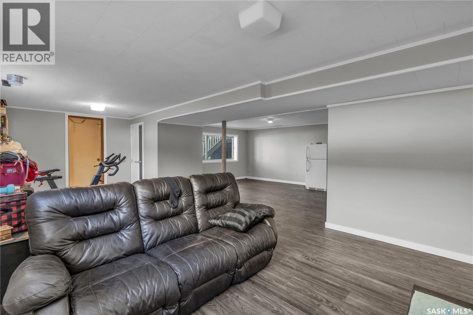 Photo 9 of 106 Wood Crescent, Assiniboia SK
