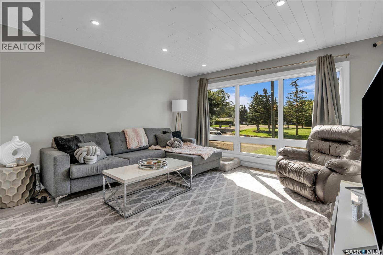 Photo 4 of 106 Wood Crescent, Assiniboia SK