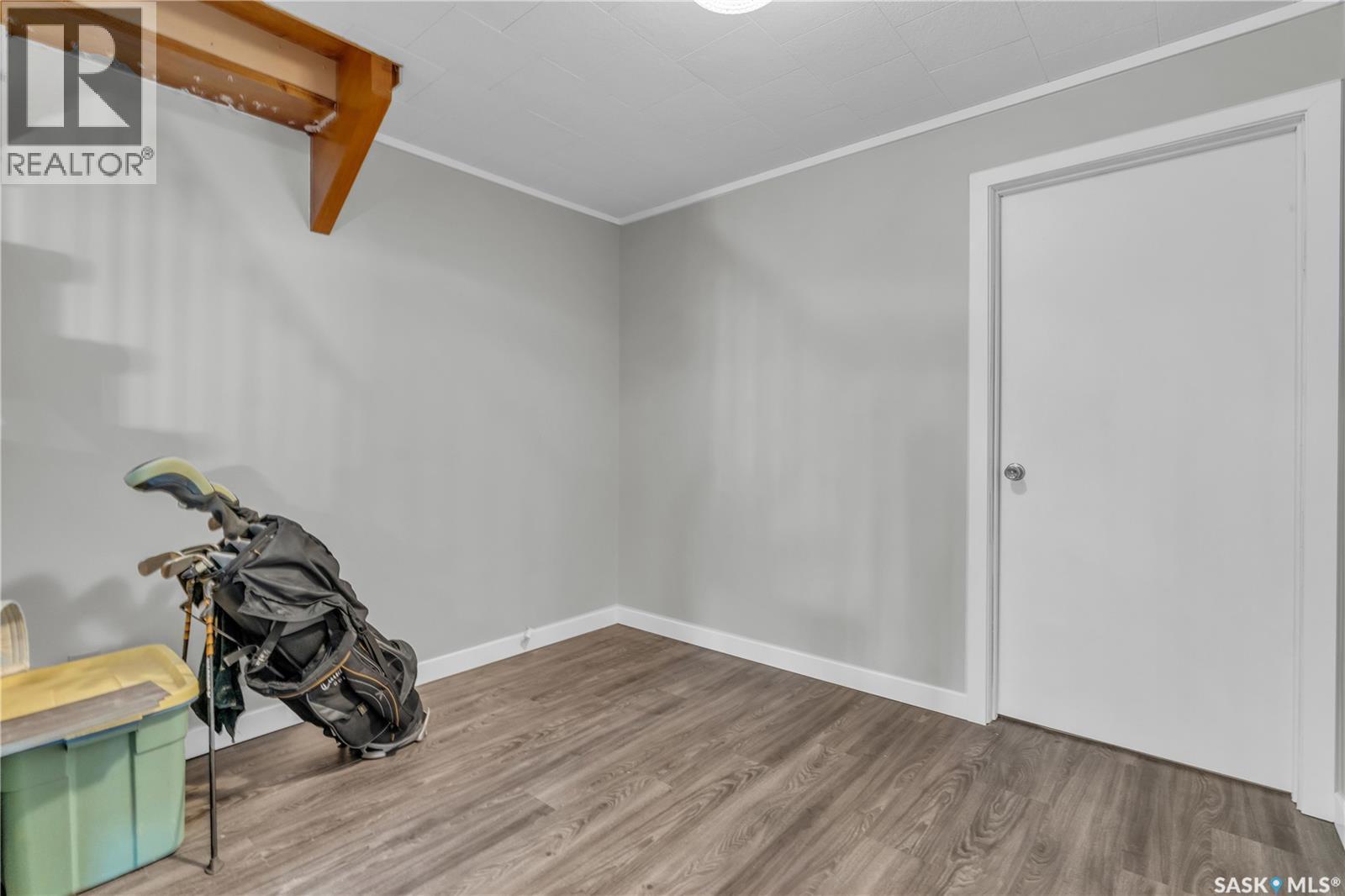 Photo 39 of 106 Wood Crescent, Assiniboia SK