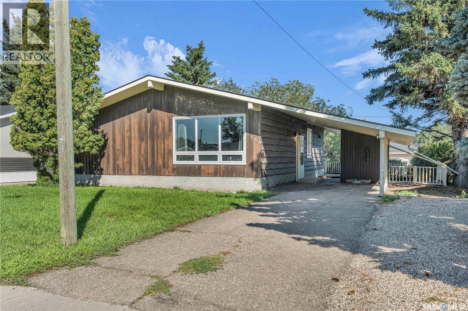 Photo 18 of 106 Wood Crescent, Assiniboia SK