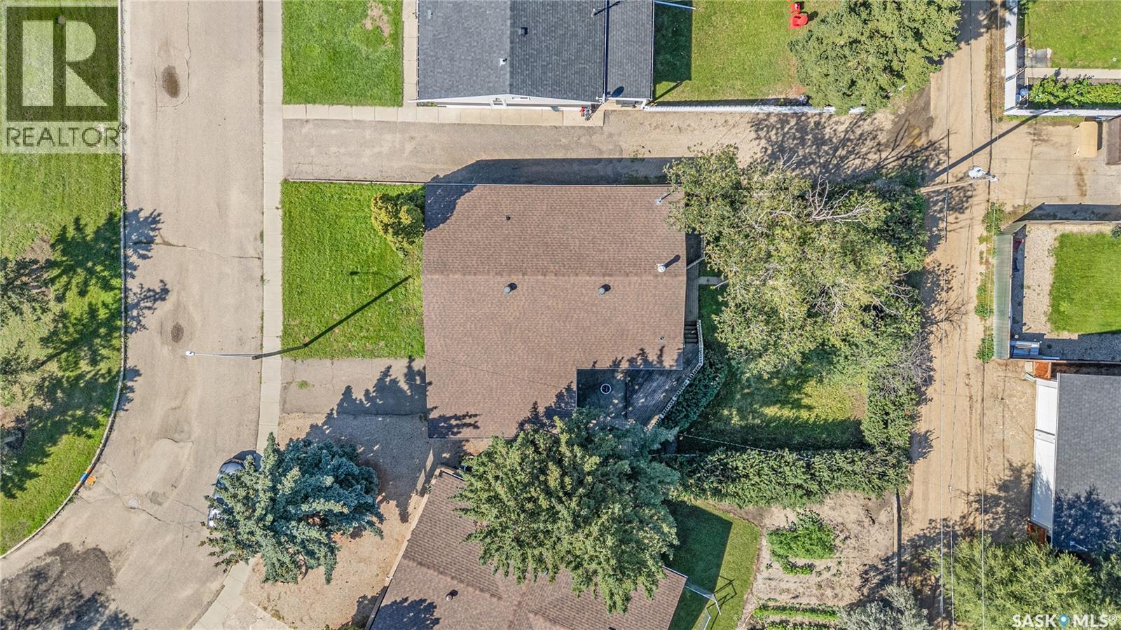 Photo 3 of 106 Wood Crescent, Assiniboia SK
