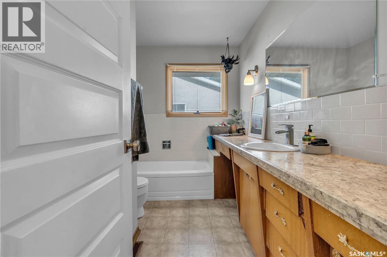 Photo 46 of 106 Wood Crescent, Assiniboia SK