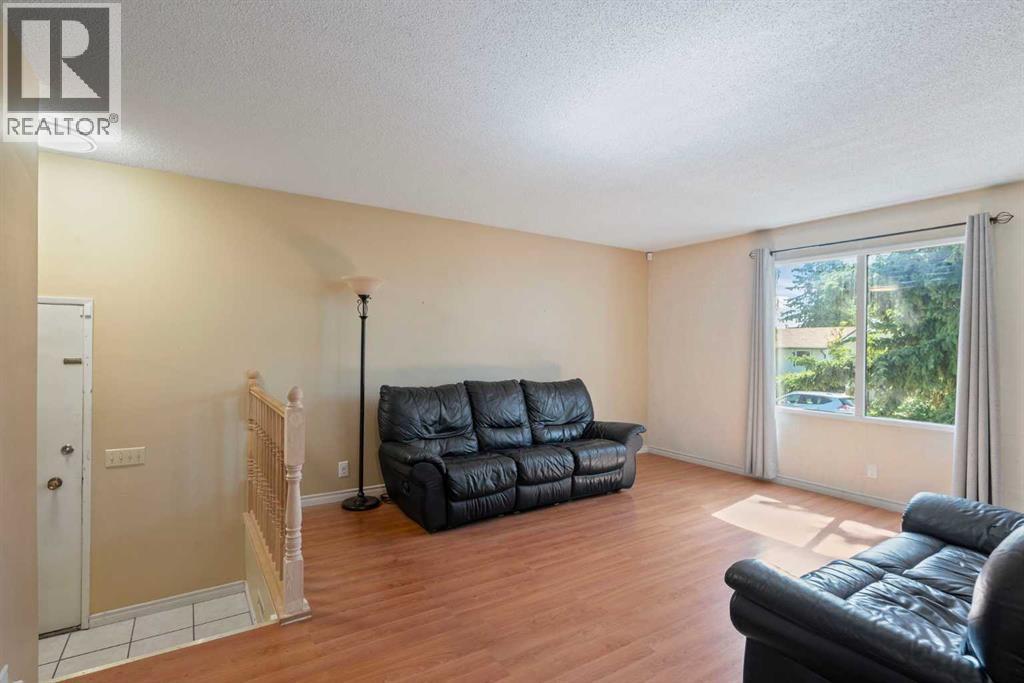 Photo 3 of 84 Maranda Close Ne, Calgary AB