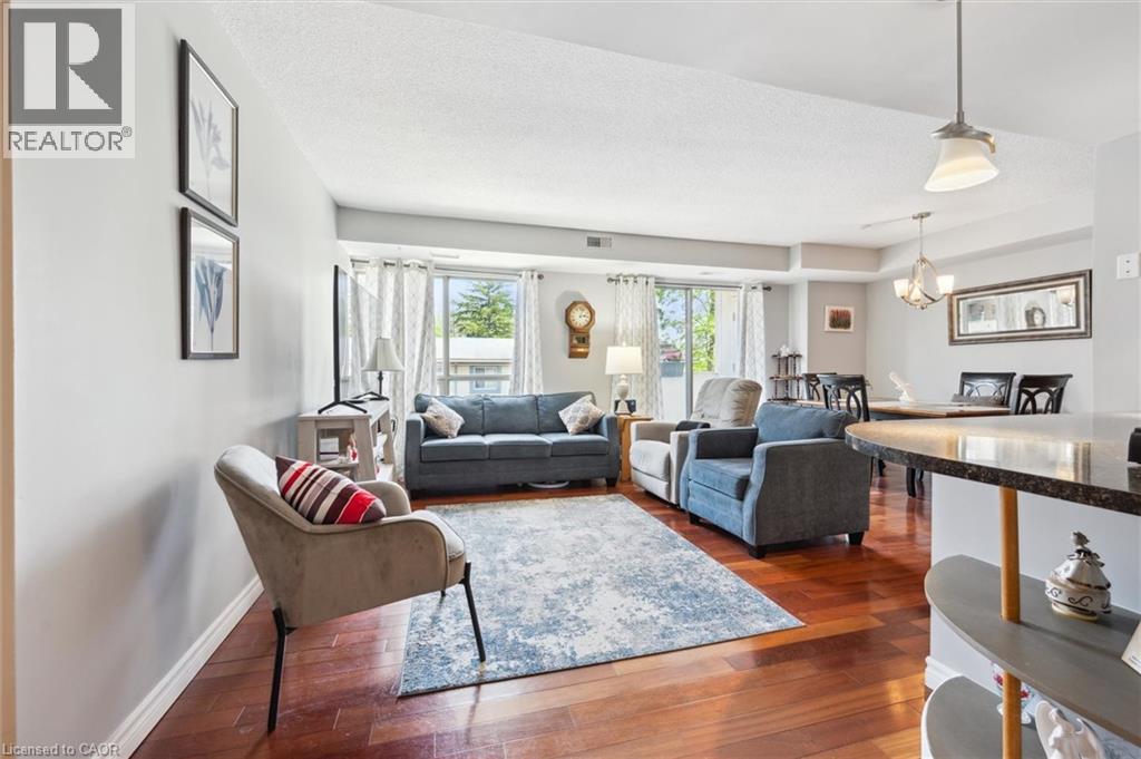 Photo 4 of 3267 King Street E Unit 204, Kitchener ON