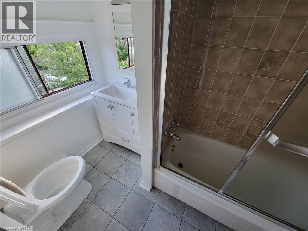 Photo 7 of 43 Barnesdale Avenue S, Hamilton ON