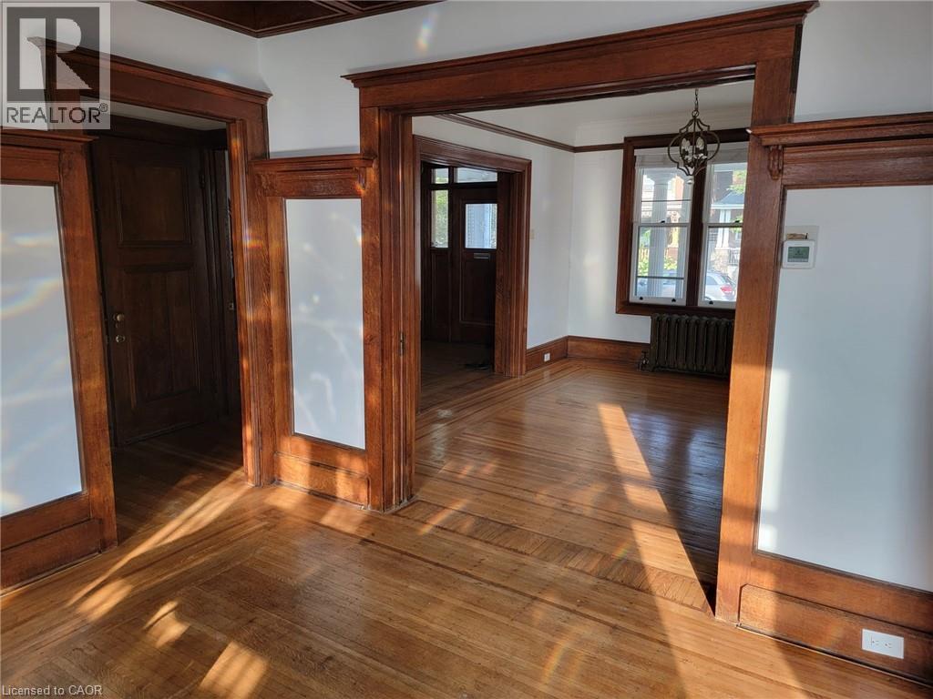 Photo 13 of 43 Barnesdale Avenue S, Hamilton ON