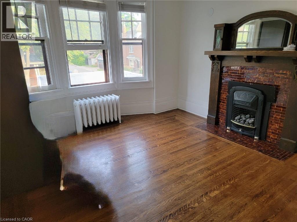 Photo 4 of 43 Barnesdale Avenue S, Hamilton ON
