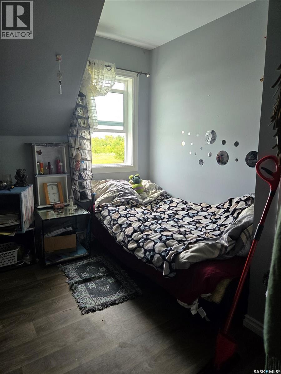 707 Railway AVENUE — photo 17
