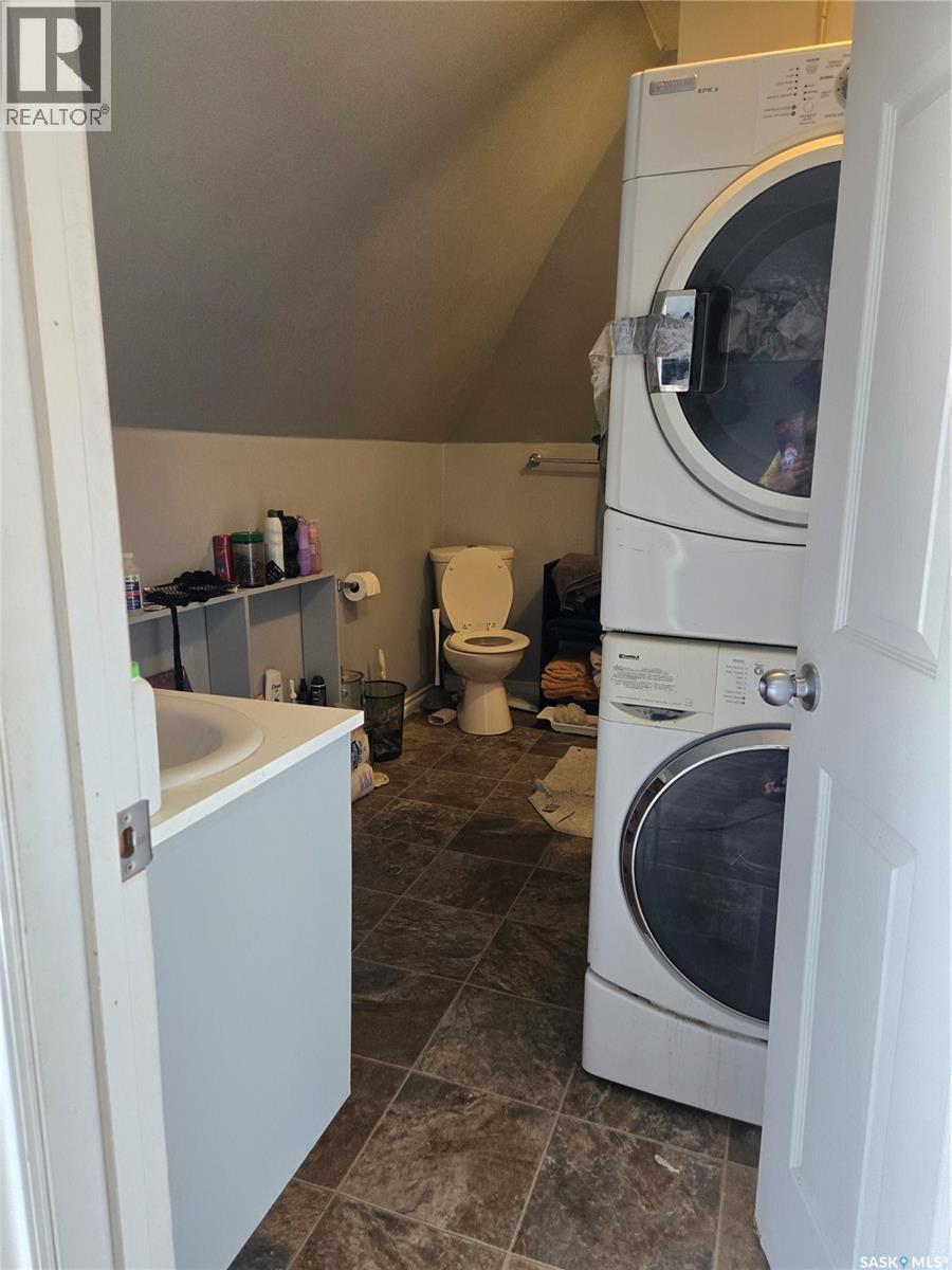 707 Railway AVENUE — photo 18