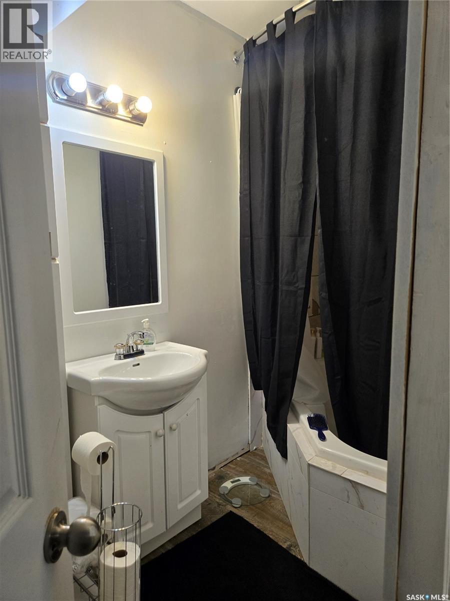 707 Railway AVENUE — photo 9