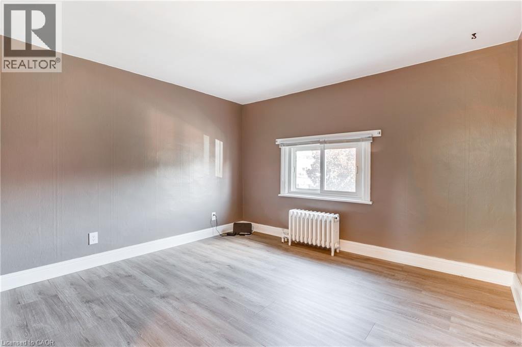 Photo 34 of 45 East Bend Avenue N, Hamilton ON