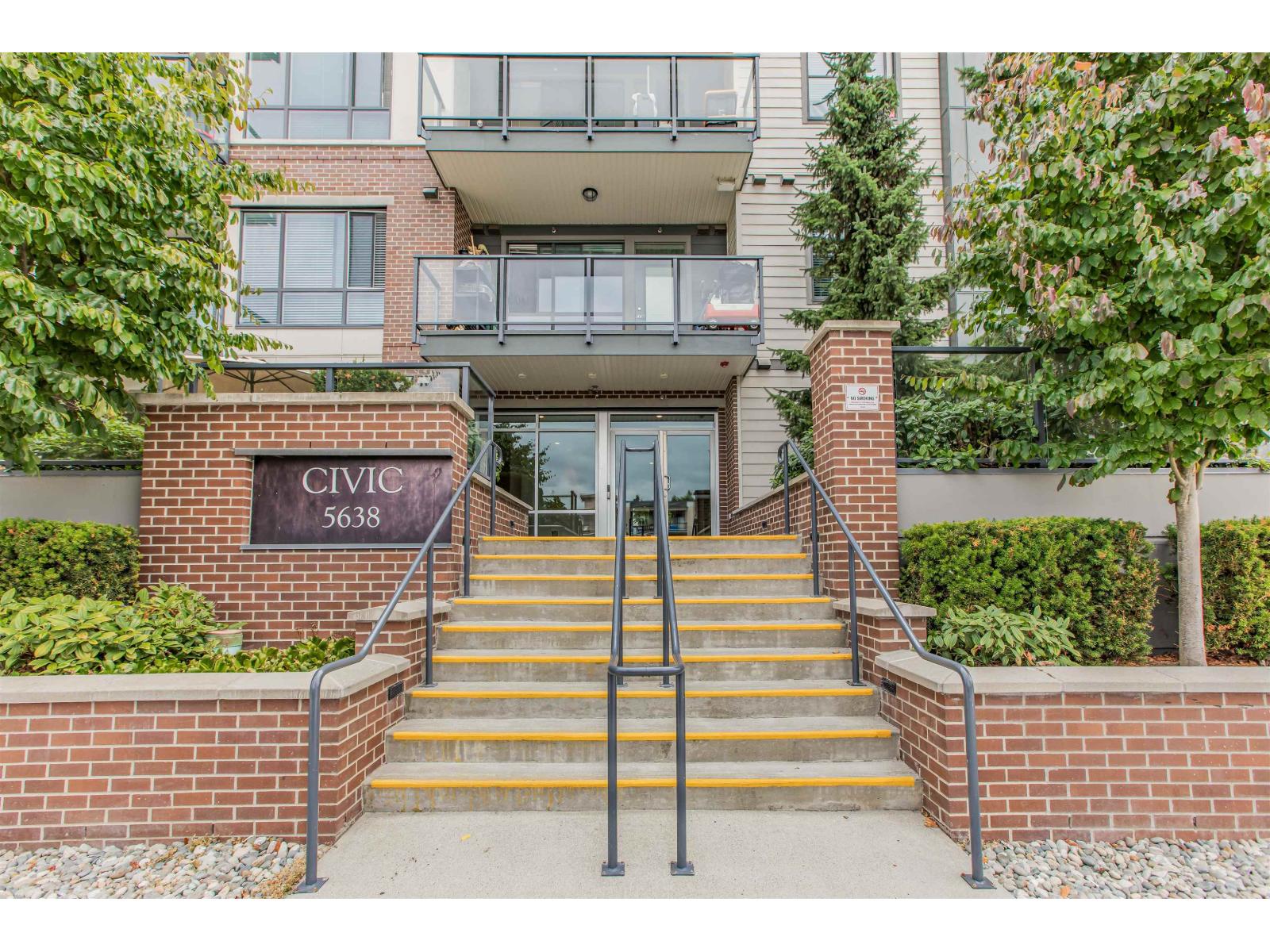 Photo 12 of 313 5638 201 A Street, Langley BC