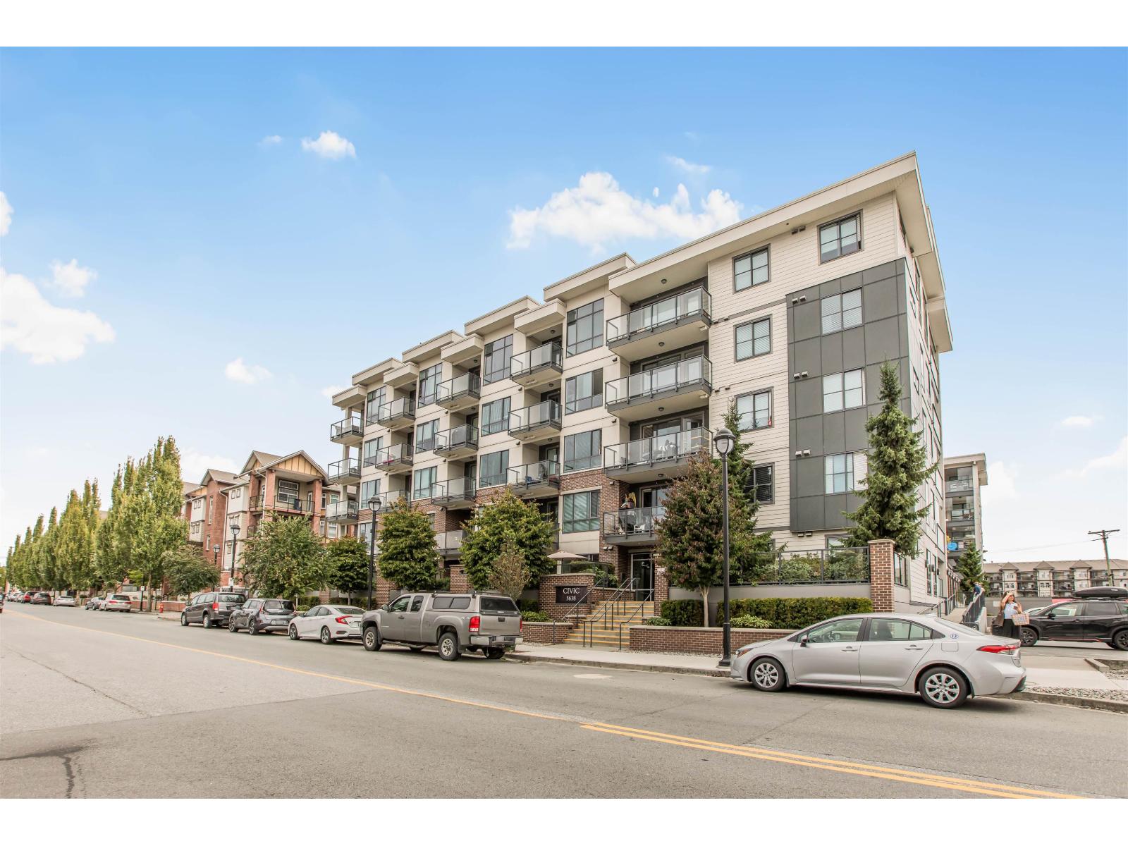 Photo 13 of 313 5638 201 A Street, Langley BC